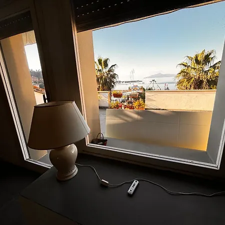 Frontemare Con Terrazzo Apartman