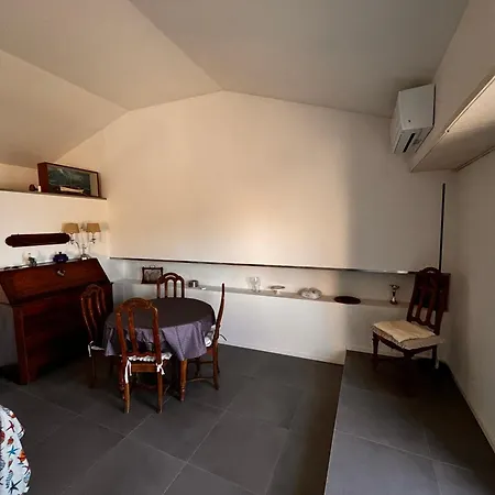 Frontemare Con Terrazzo *